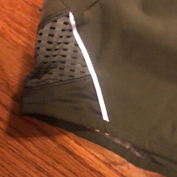 Shorts - Picture 3 of 4